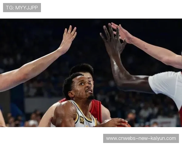 球队在季后赛资格争夺中表现坚韧不拔，季后赛全胜的球队