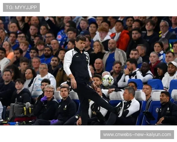 切尔西前锋单刀转身抽射直入死角成为赛场热议