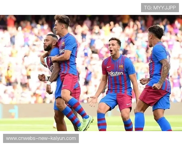 加维在中场完成教科书式贴身防守抢断