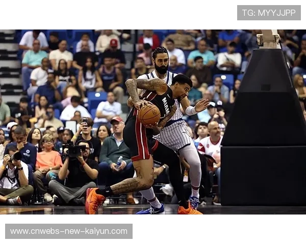 热火团队组合在防守端完成多次阻断